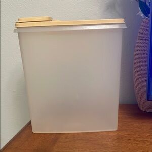 Tupperware Modular Mate Large Cereal Keeper Container with Tan Flip Lid